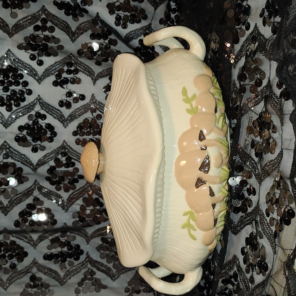 🍄 Vintage ARNEL’S Ceramic Mushroom Design Covered Casserole Dish So…